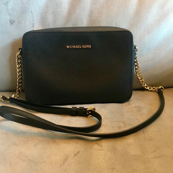 Michael Kors Handbags - Michael Kors Jet Set Travel Large Crossbody